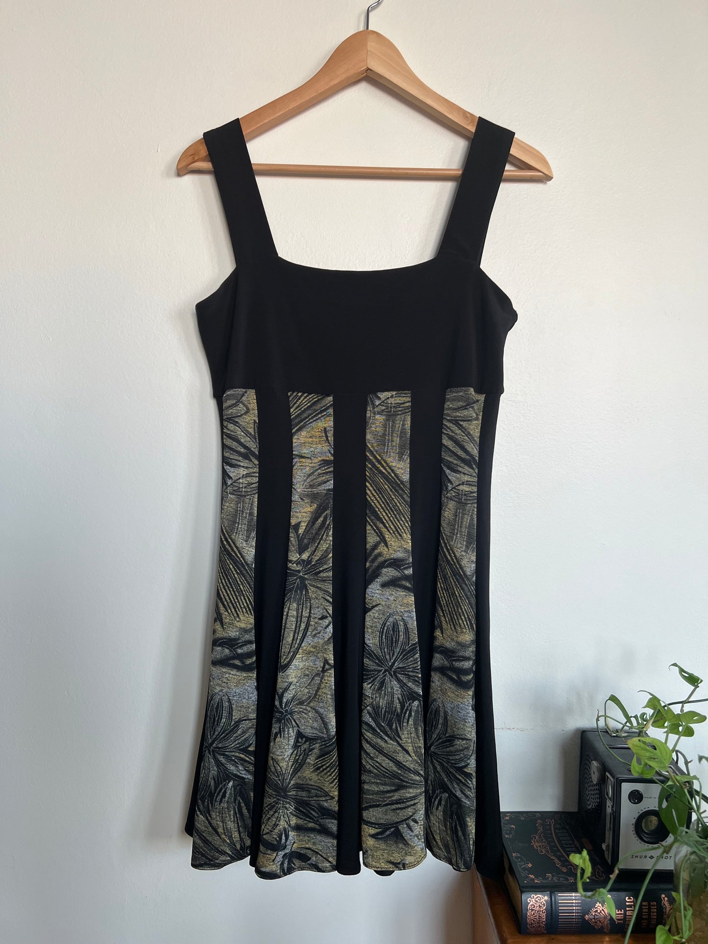 "Sharon Max" black tropical dress / Size M