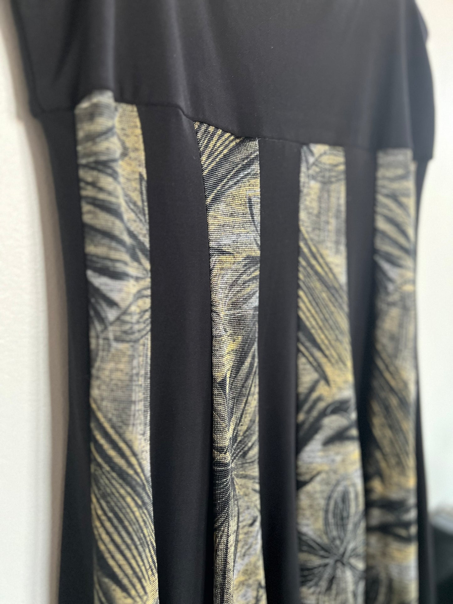 "Sharon Max" black tropical dress / Size M