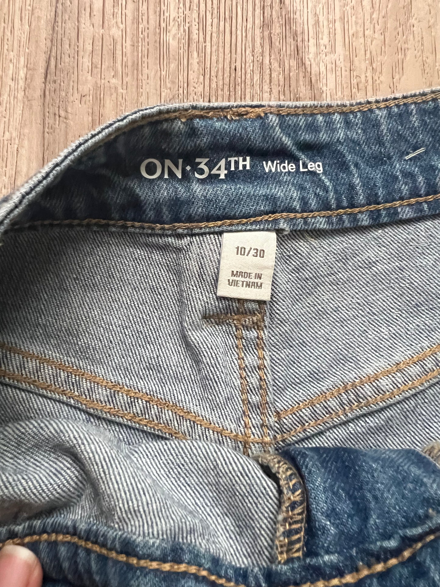 "On 34th" high-rise and wide-leg jeans / Size 10
