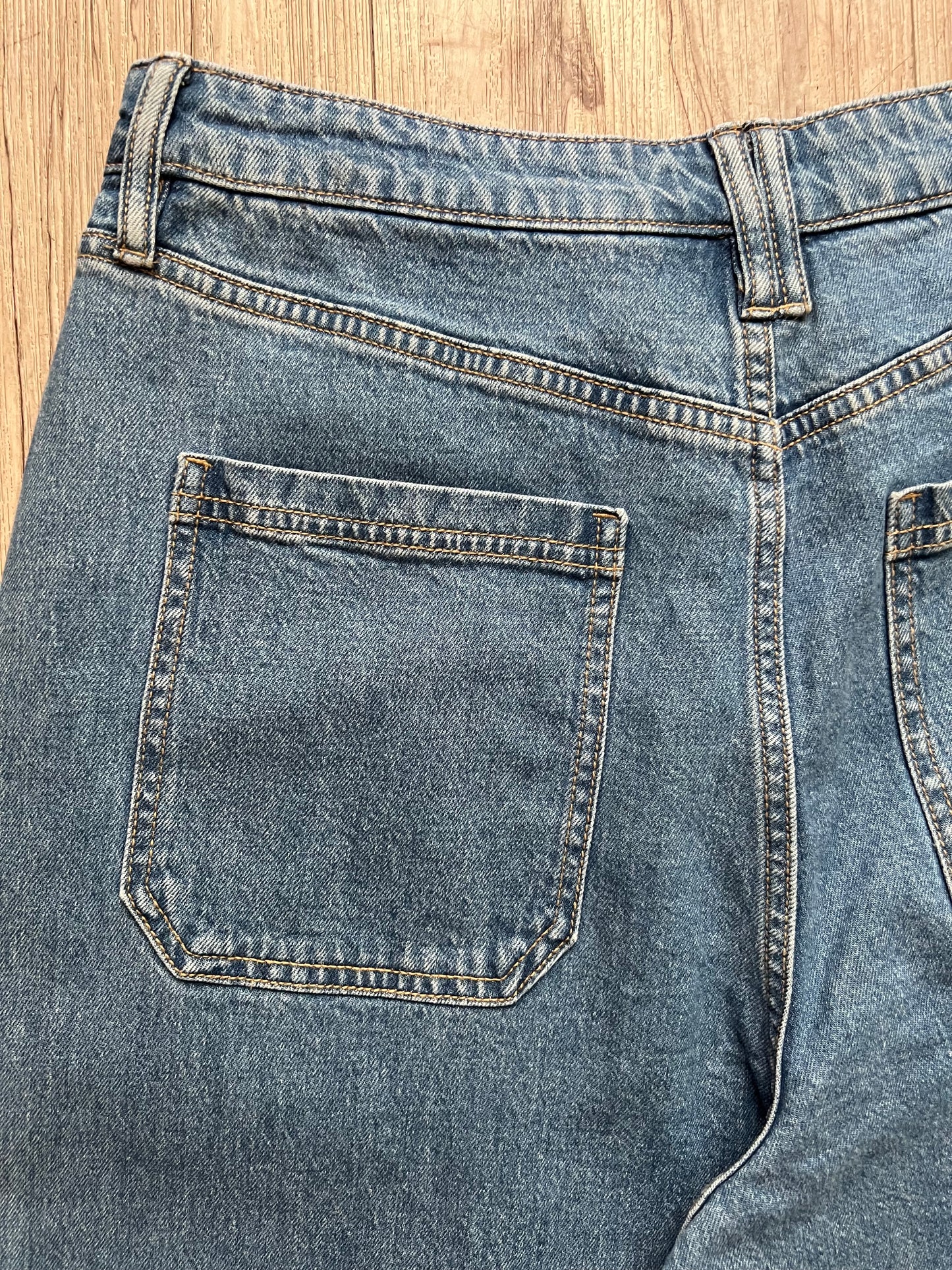 "On 34th" high-rise and wide-leg jeans / Size 10