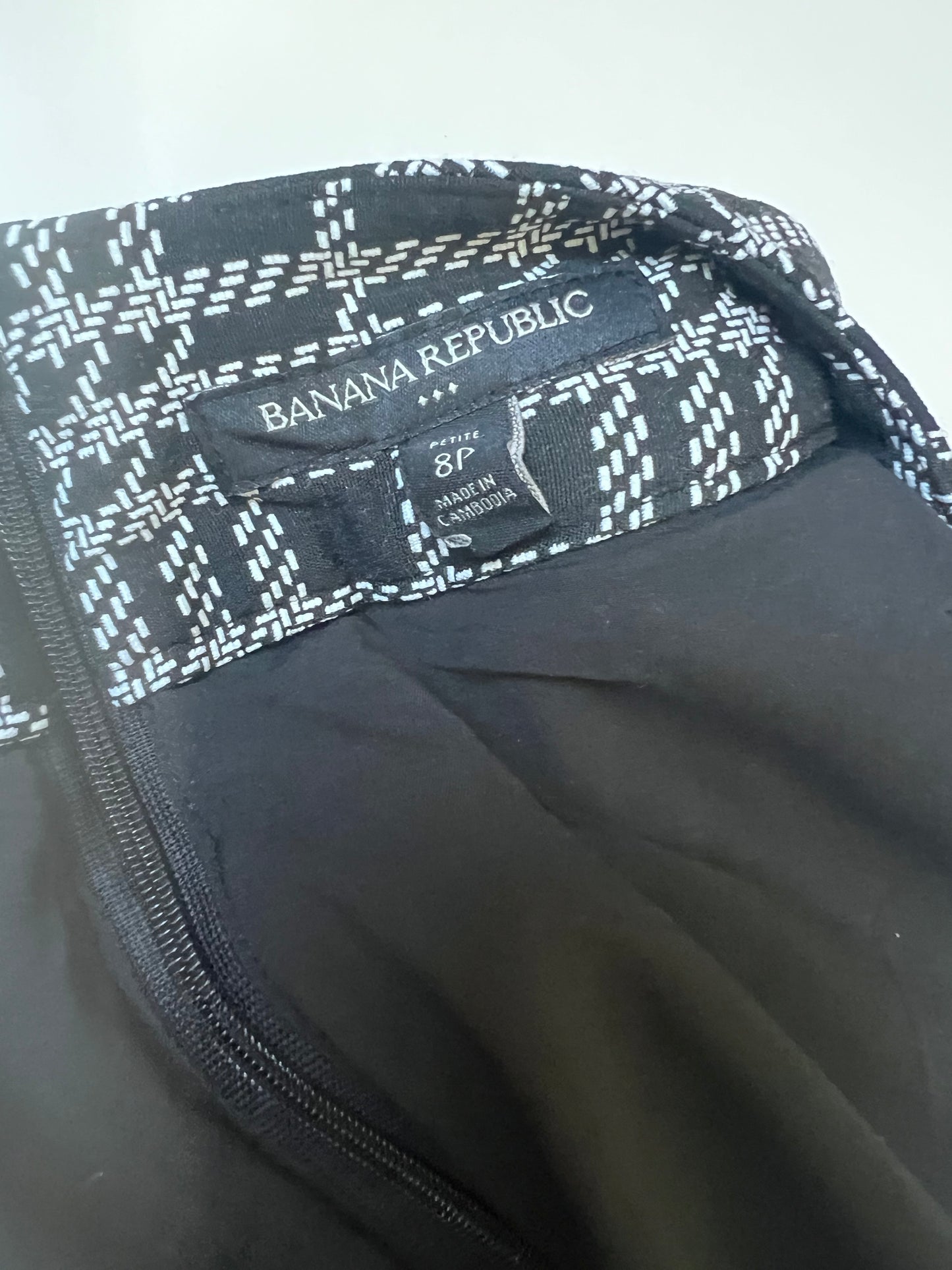 "Banana Republic" plaid black & white skirt - Size 8 (Petite)