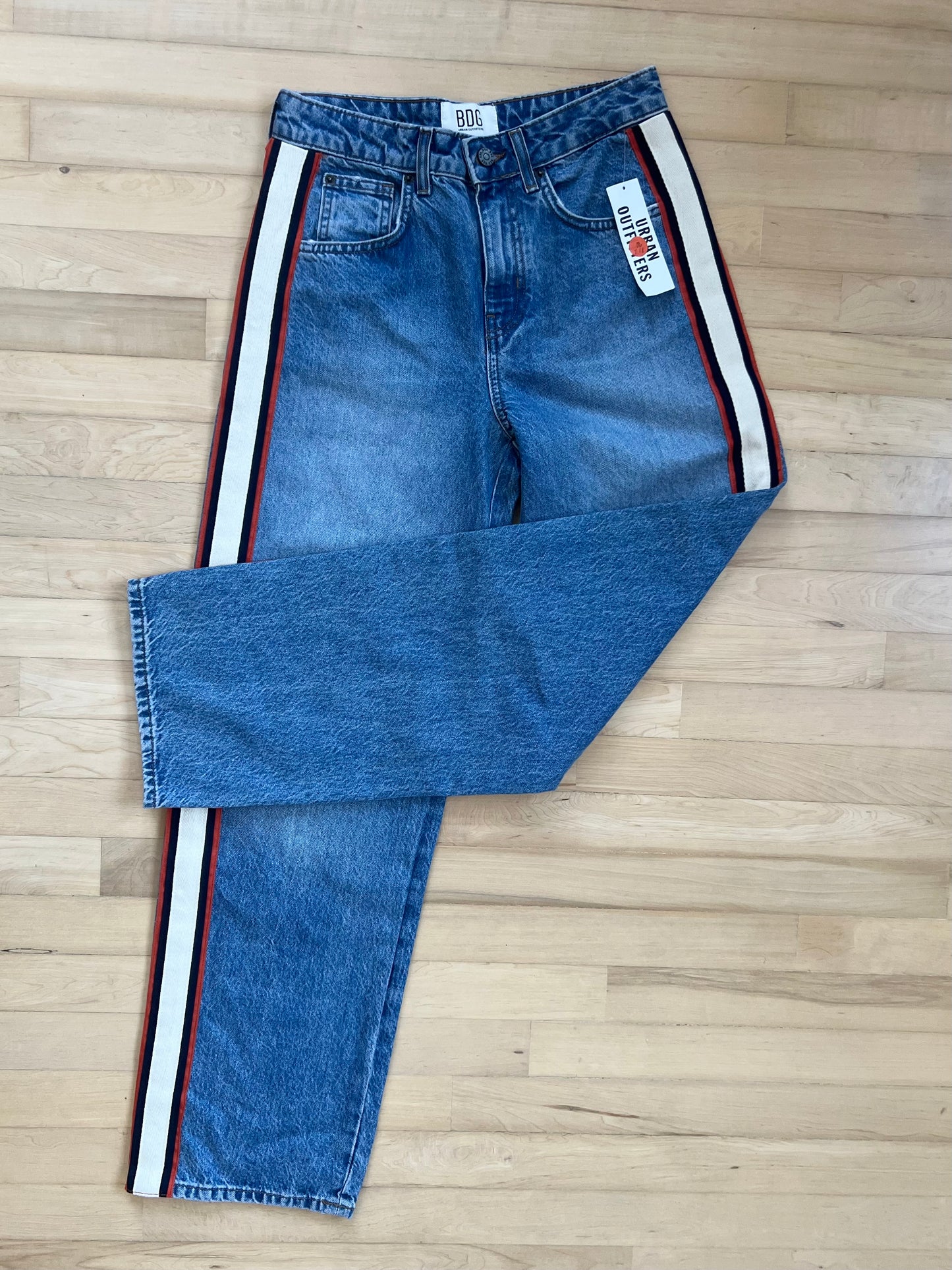 NWT "Urban Outfitters" jeans with side straps / Size 26