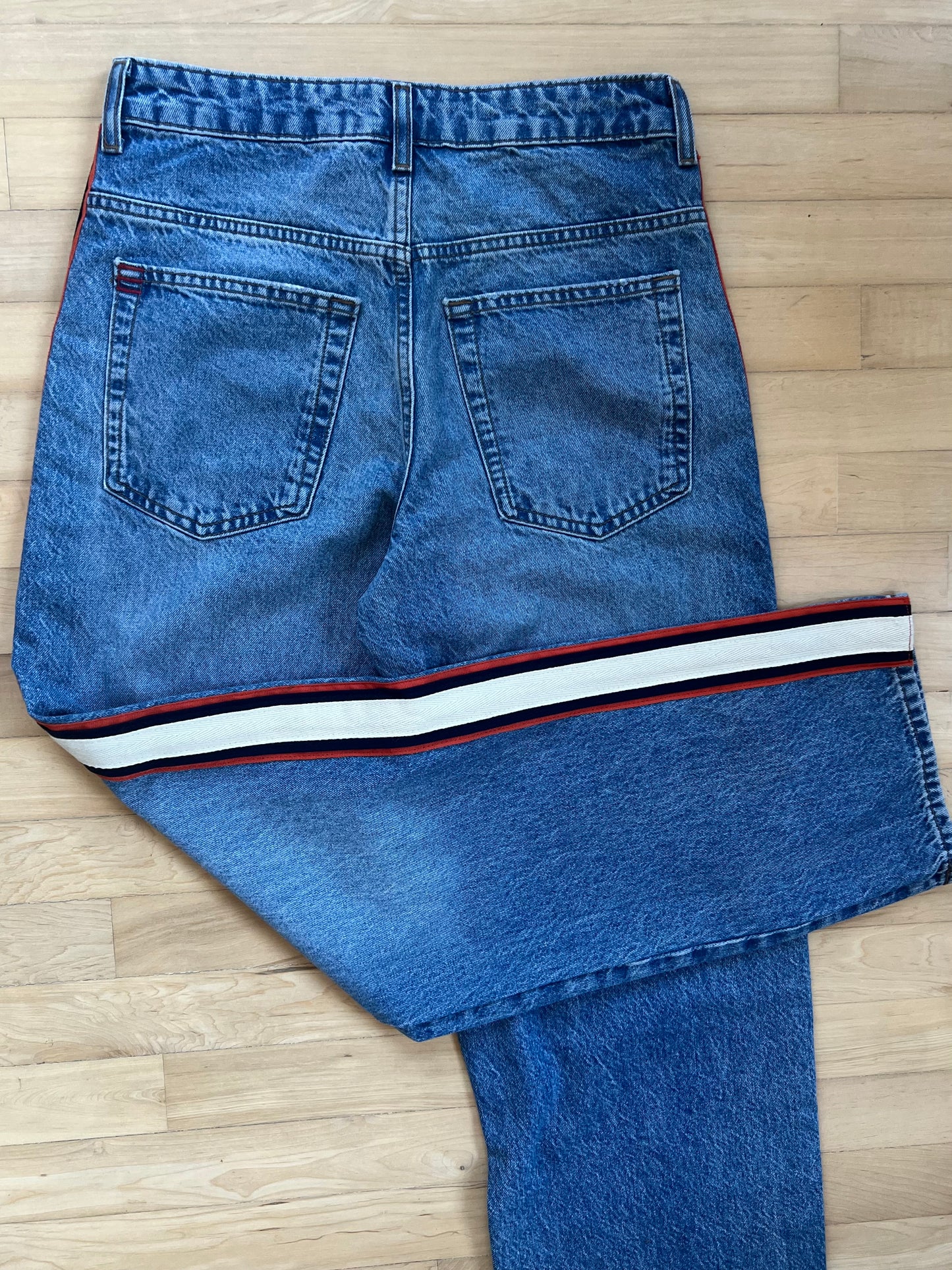 NWT "Urban Outfitters" jeans with side straps / Size 26