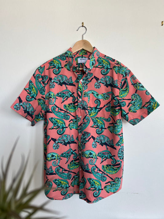 "Old Navy" Iguana print - short sleeve and button up shirt - Size L