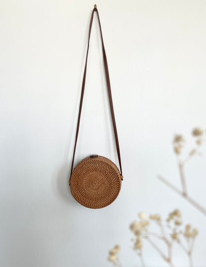 Handwoven round shoulder bag - tropical beach style