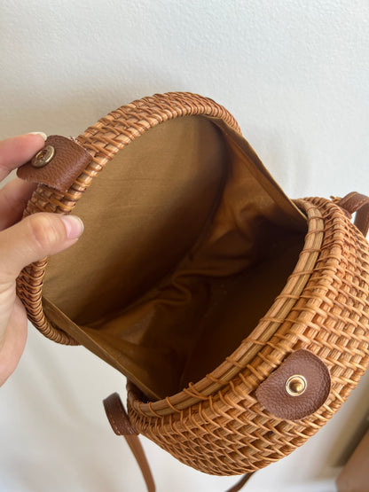 Handwoven round shoulder bag - tropical beach style