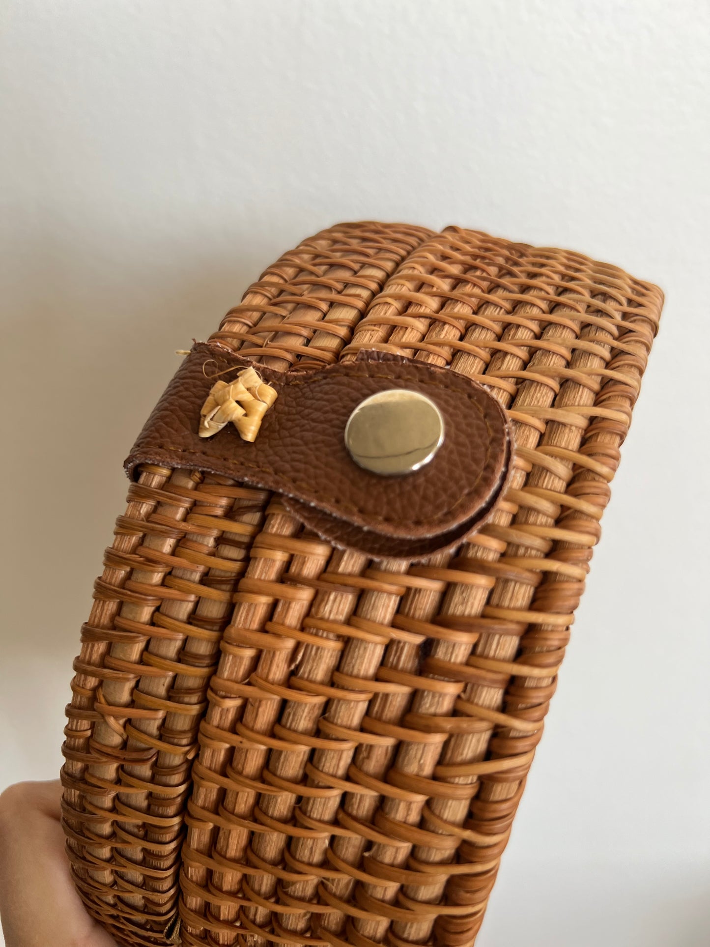 Handwoven round shoulder bag - tropical beach style