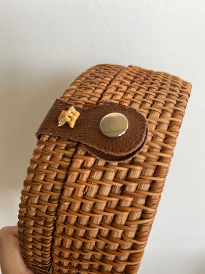 Handwoven round shoulder bag - tropical beach style