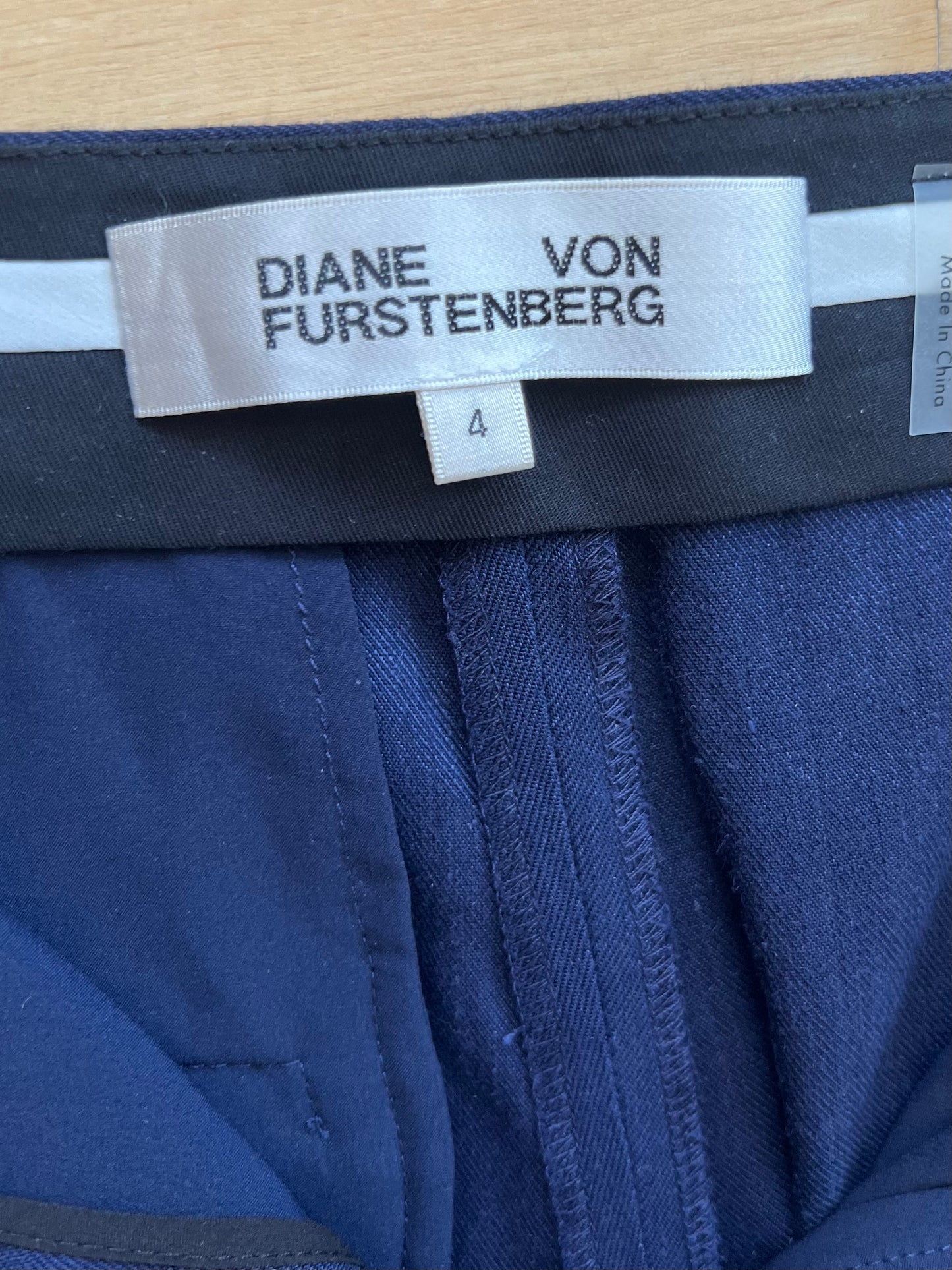 "DIANE VON FURSTENBERG" - navy blue pleat front pants / Size 4