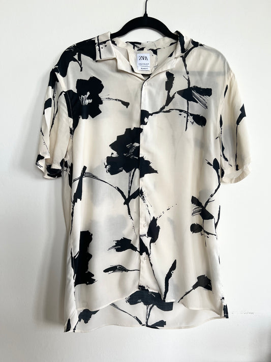 "ZARA" floral black and white shirt / Size M - relaxed fit