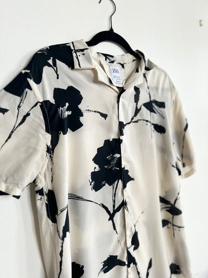"ZARA" floral black and white shirt / Size M - relaxed fit