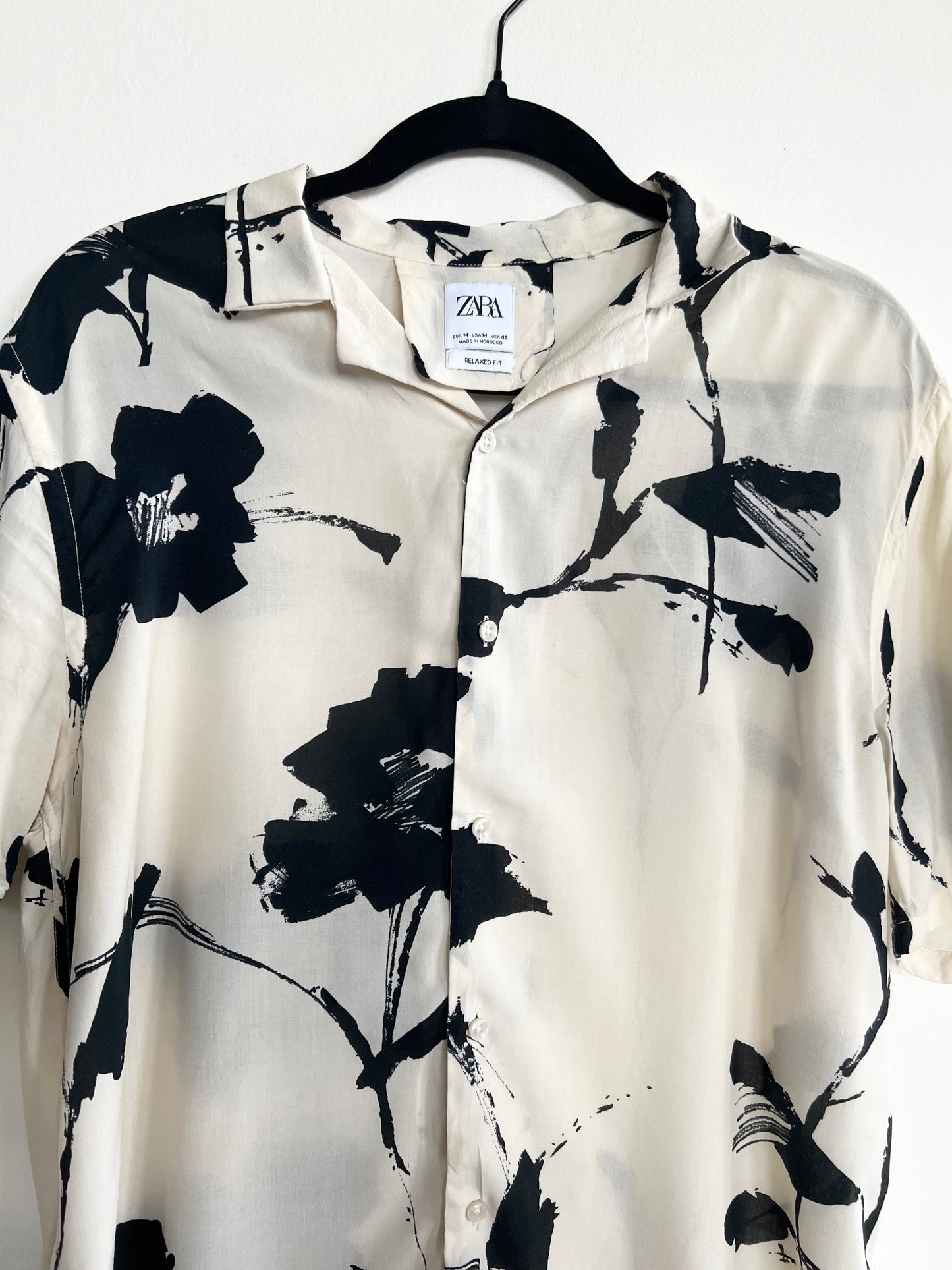 "ZARA" floral black and white shirt / Size M - relaxed fit