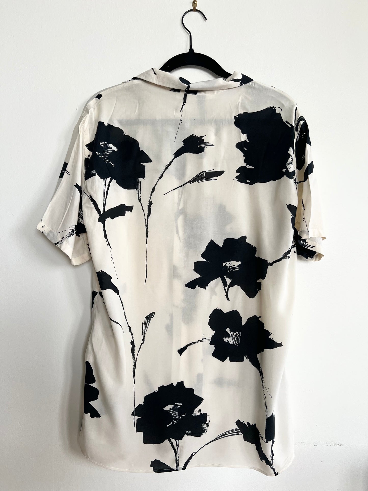 "ZARA" floral black and white shirt / Size M - relaxed fit