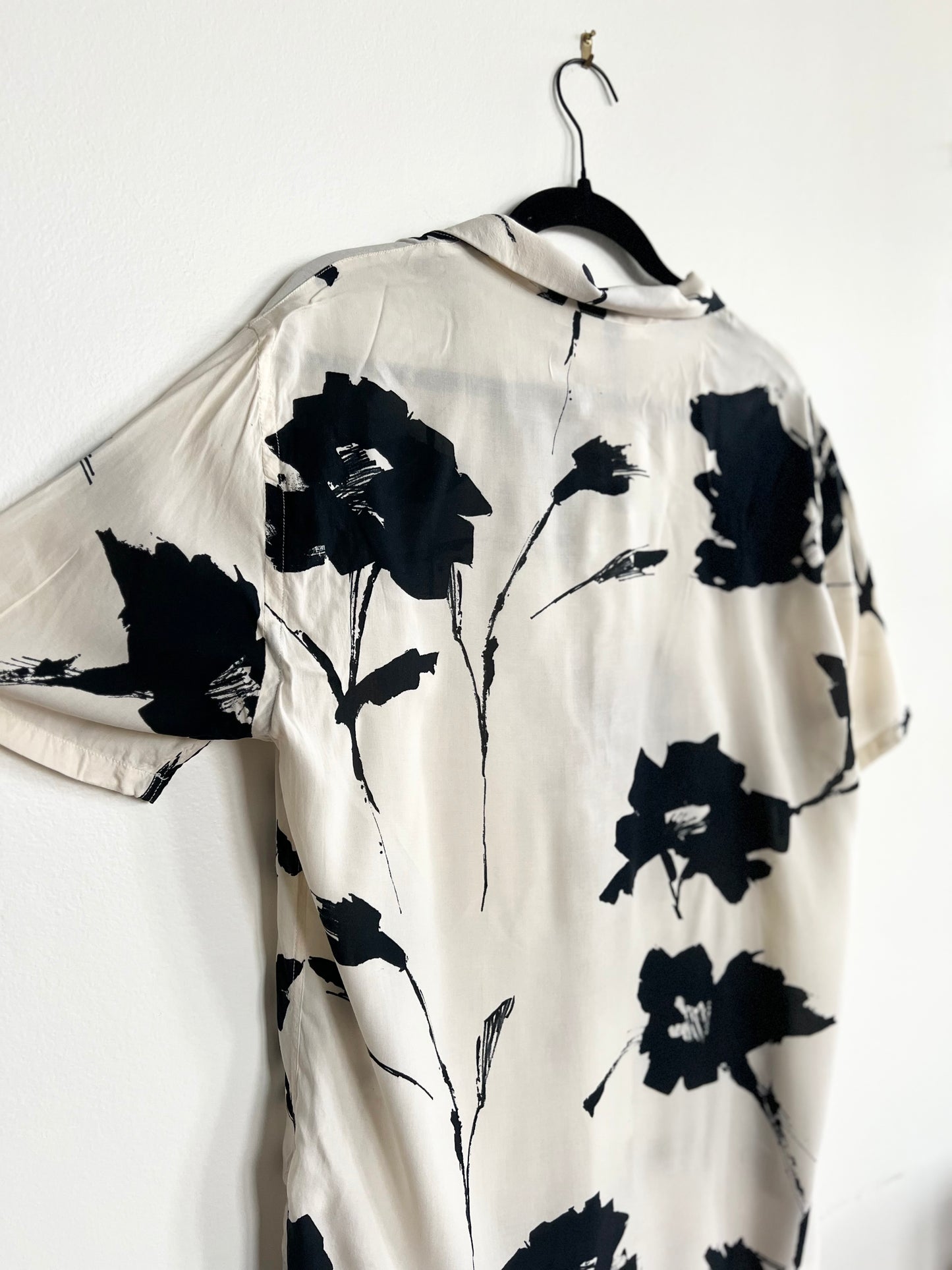 "ZARA" floral black and white shirt / Size M - relaxed fit