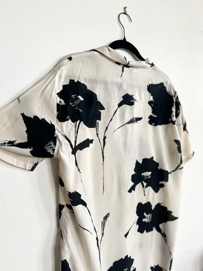 "ZARA" floral black and white shirt / Size M - relaxed fit