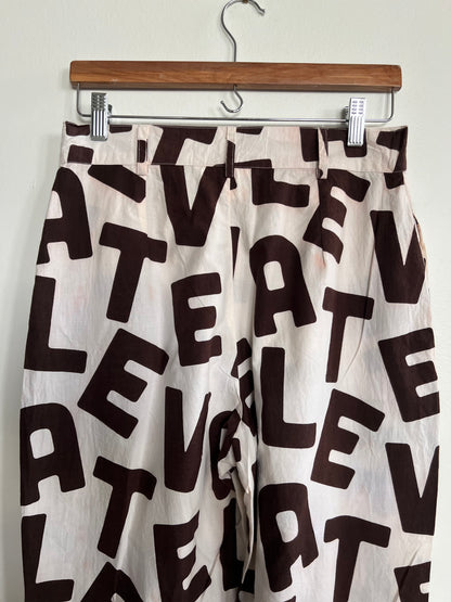 "Daisy Street" - relaxed fit pants in text graphic print / Size L