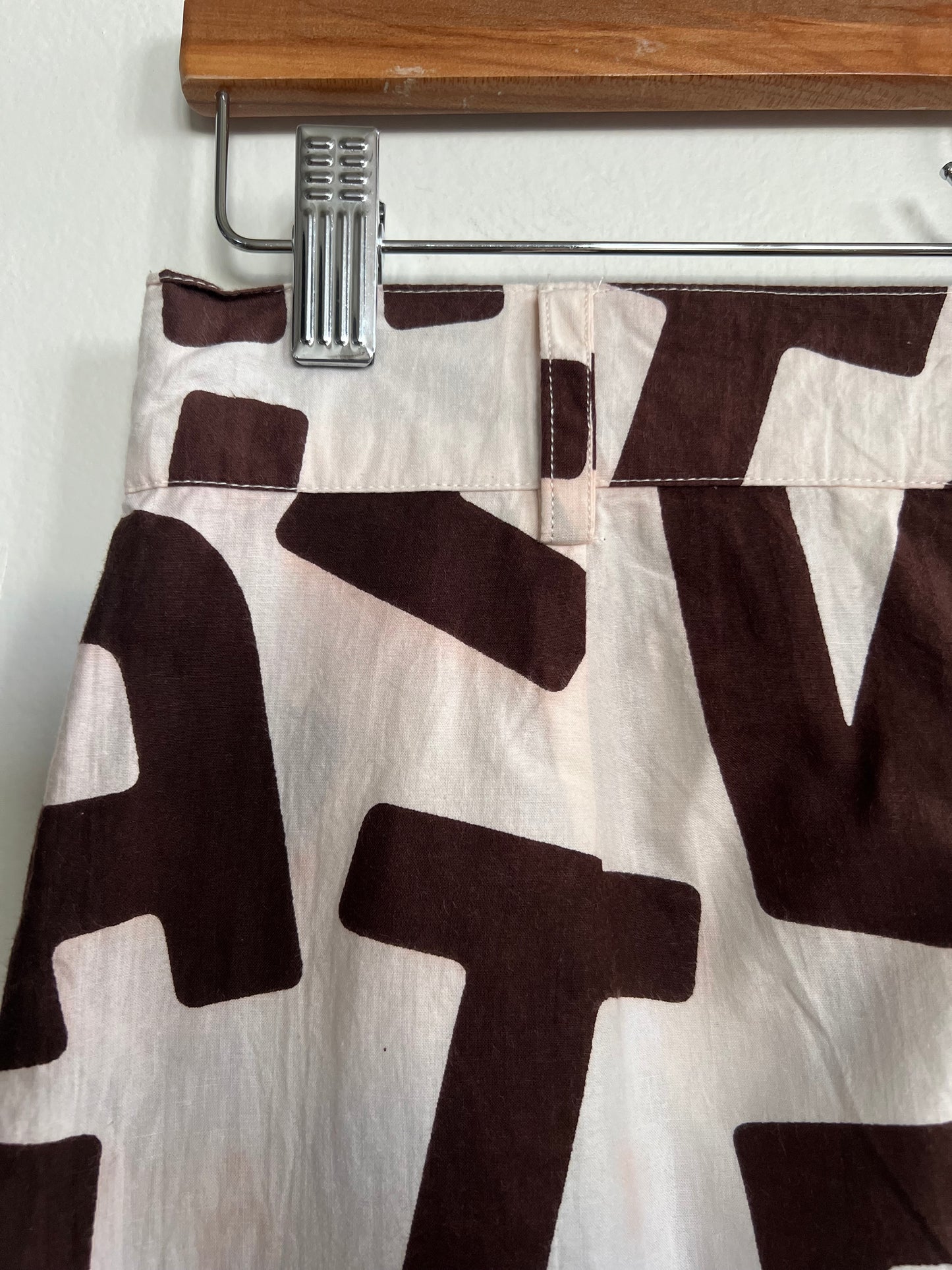 "Daisy Street" - relaxed fit pants in text graphic print / Size L