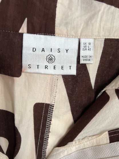 "Daisy Street" - relaxed fit pants in text graphic print / Size L