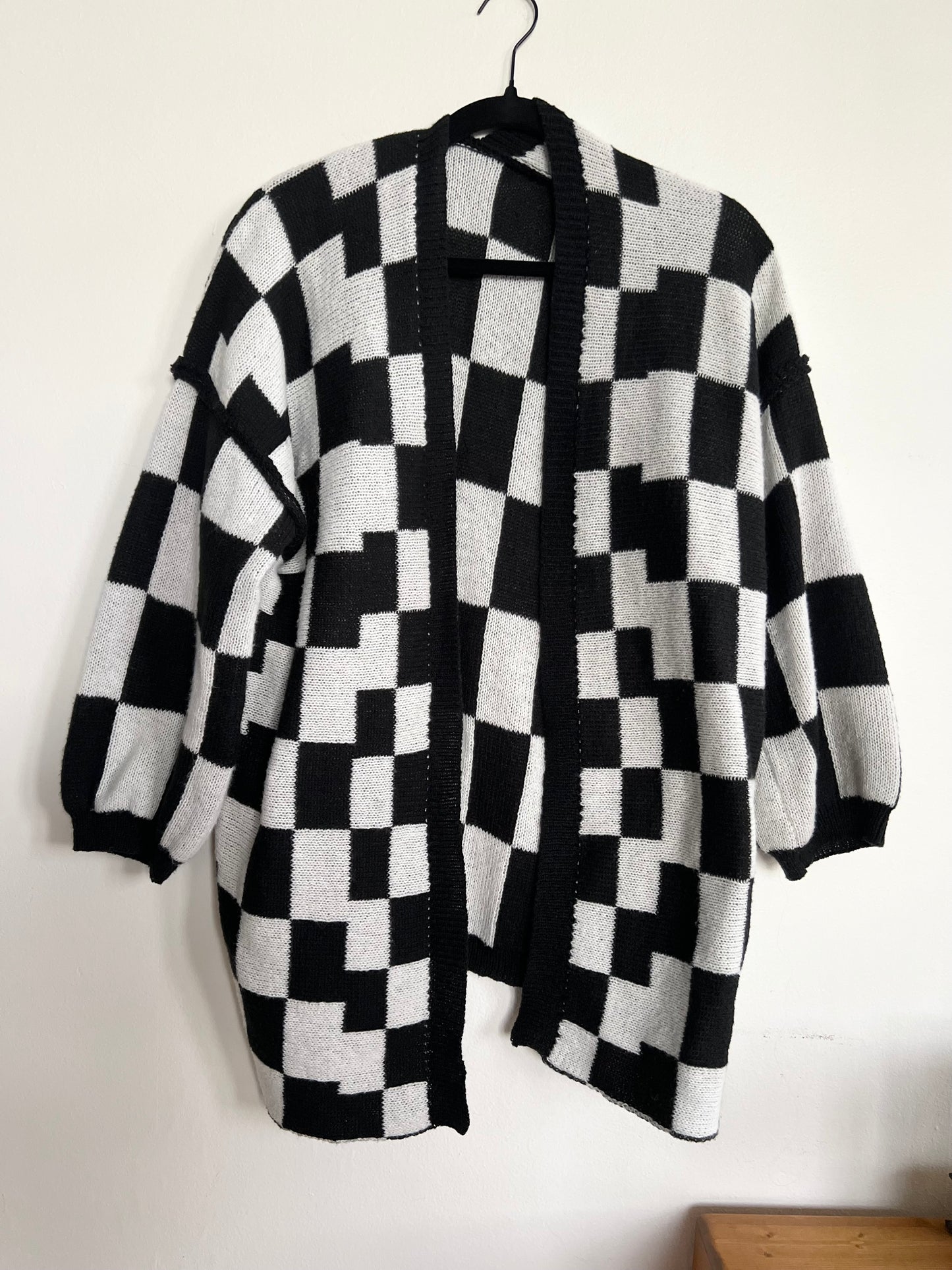 Checkered oversize buttonless cardigan / See measurements
