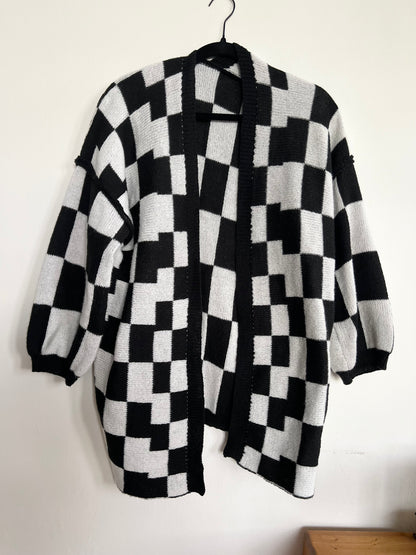 Checkered oversize buttonless cardigan / See measurements