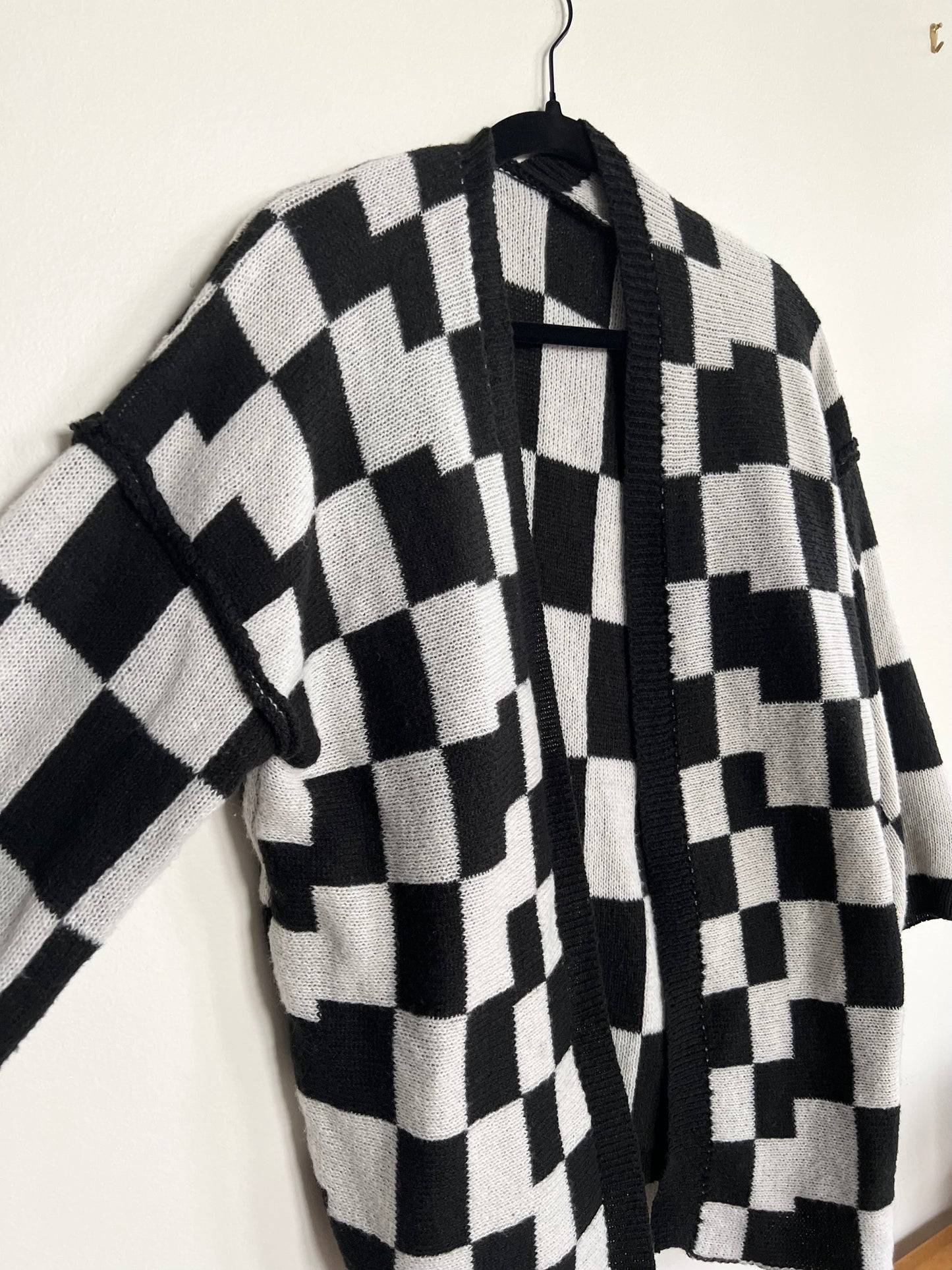 Checkered oversize buttonless cardigan / See measurements