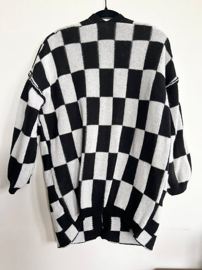Checkered oversize buttonless cardigan / See measurements