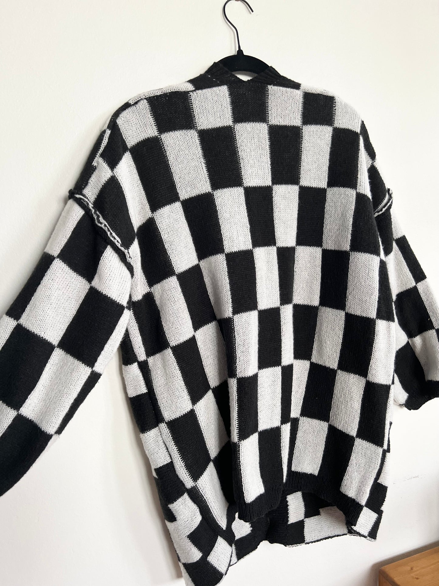 Checkered oversize buttonless cardigan / See measurements