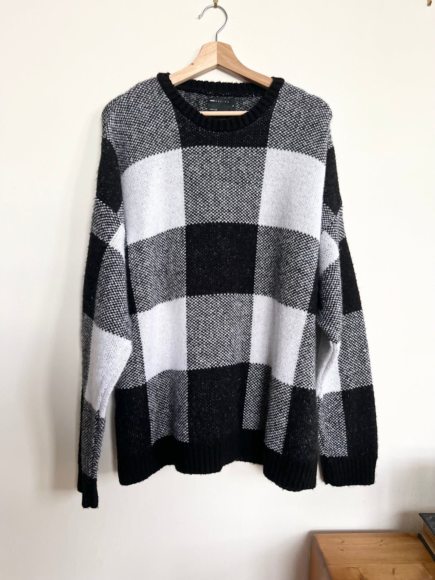 "ASOS DESIGN" Knitted fluffy sweater in black & white checkerboard / Size XL