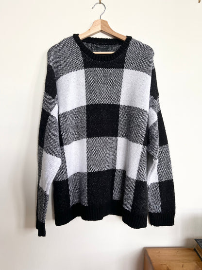 "ASOS DESIGN" Knitted fluffy sweater in black & white checkerboard / Size XL