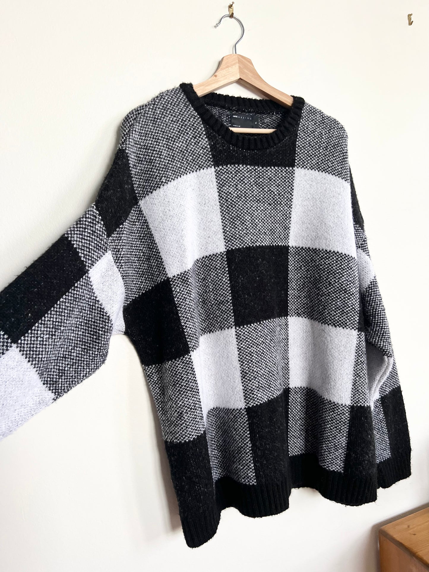 "ASOS DESIGN" Knitted fluffy sweater in black & white checkerboard / Size XL