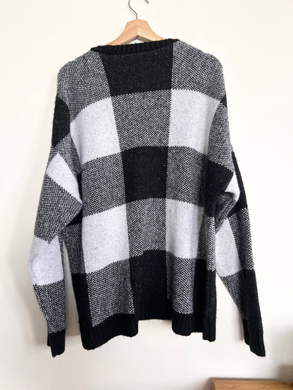 "ASOS DESIGN" Knitted fluffy sweater in black & white checkerboard / Size XL