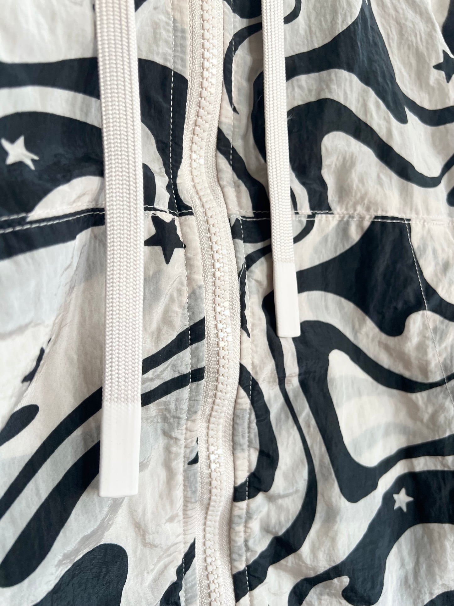 "Joylab" Packable Tan and Black Star Windbreaker Running Jacket / Size S