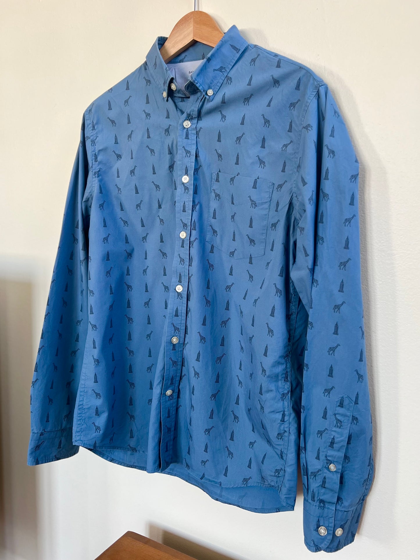 "Banana Republic" blue shirt with giraffe and building - Size M