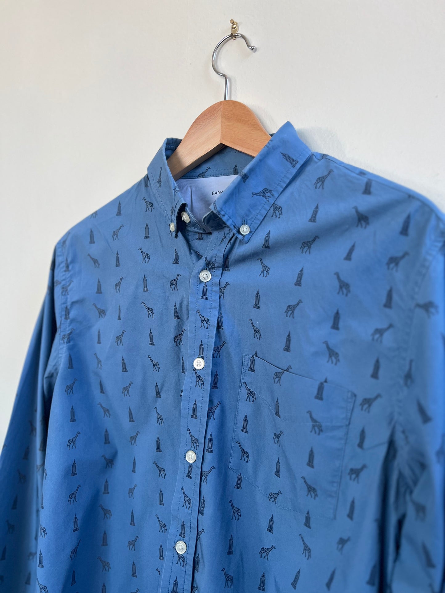 "Banana Republic" blue shirt with giraffe and building - Size M