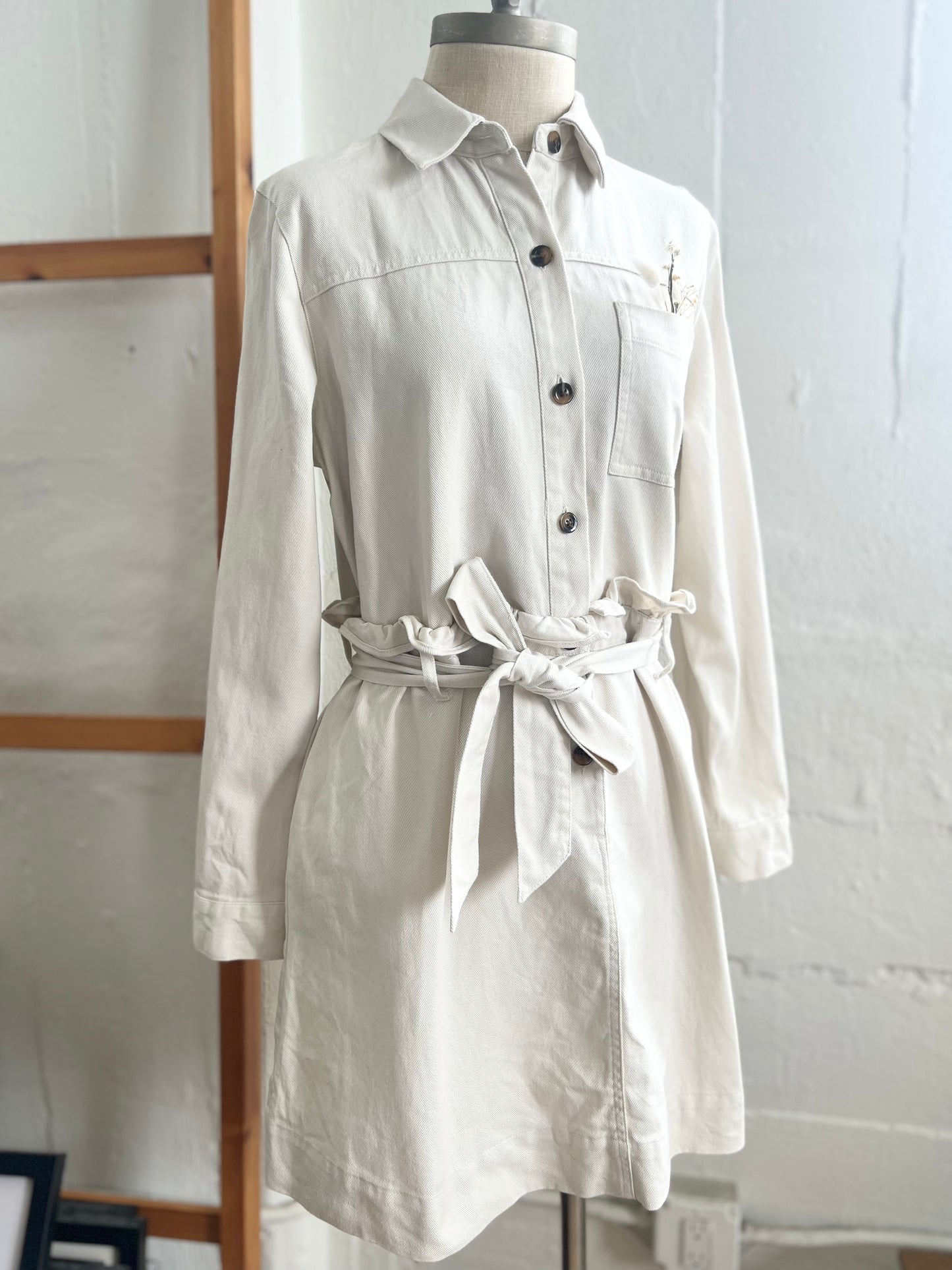 "Who what wear" button shirt dress with classic collar and belt / Size M
