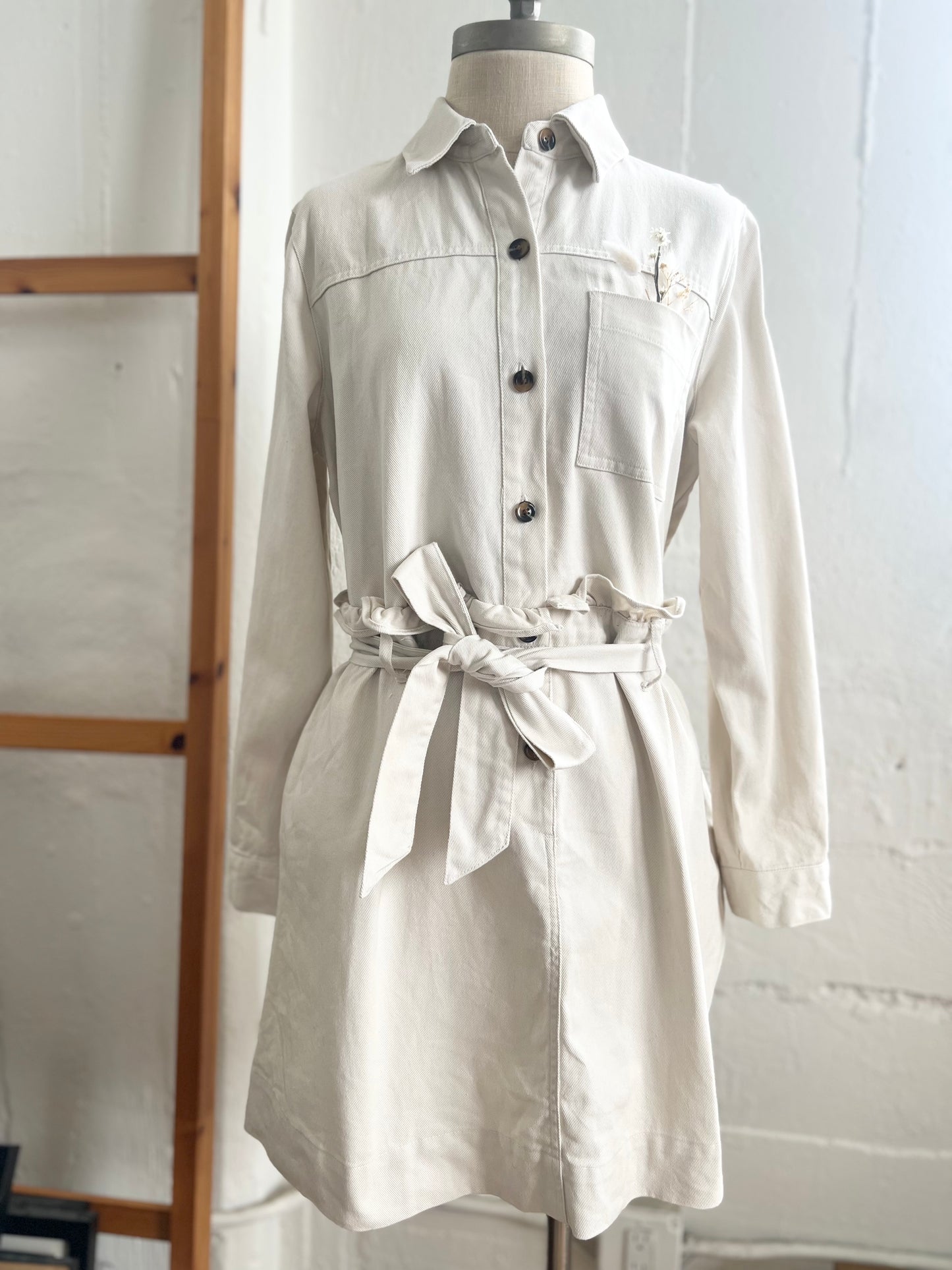 "Who what wear" button shirt dress with classic collar and belt / Size M