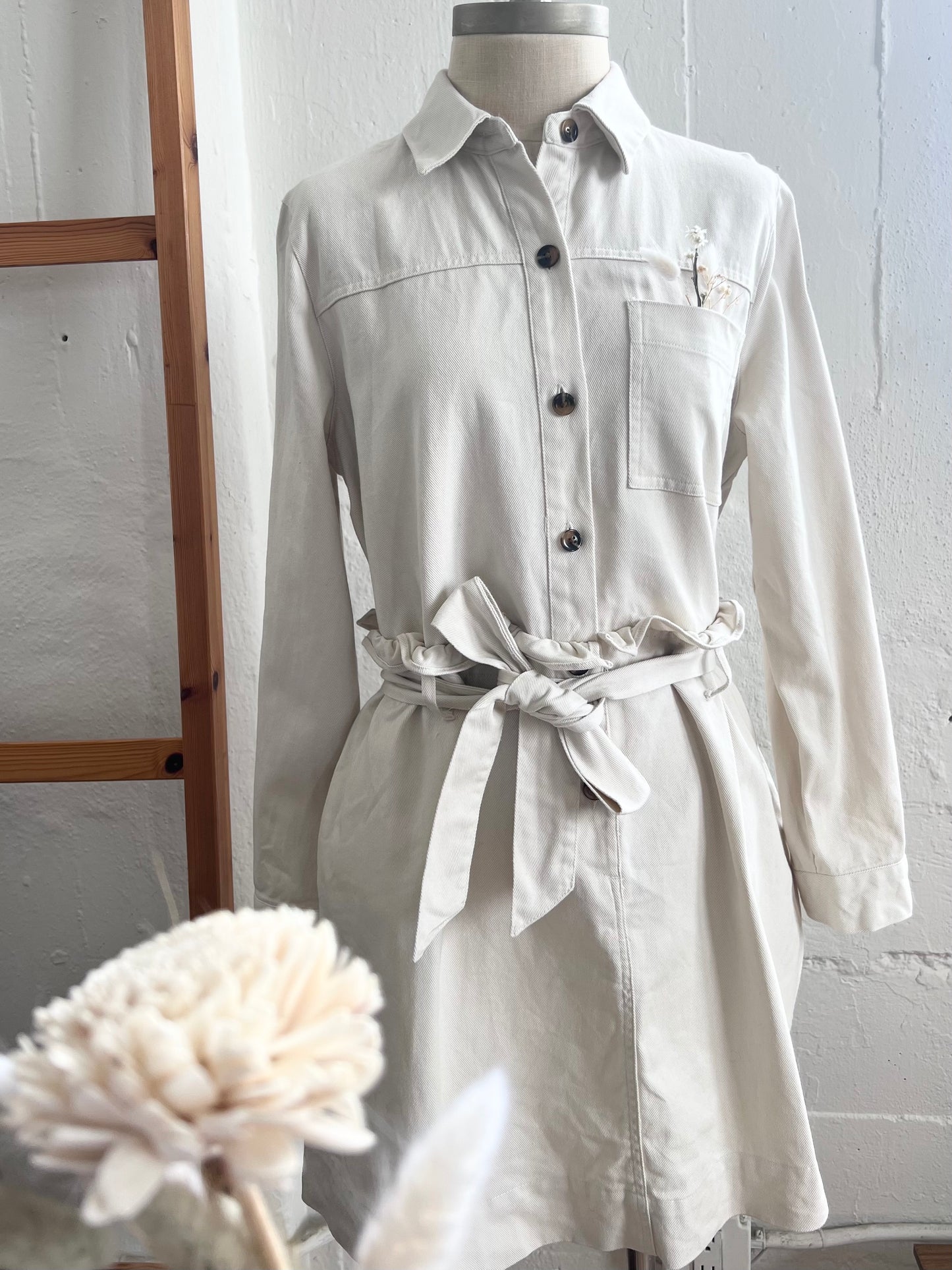 "Who what wear" button shirt dress with classic collar and belt / Size M