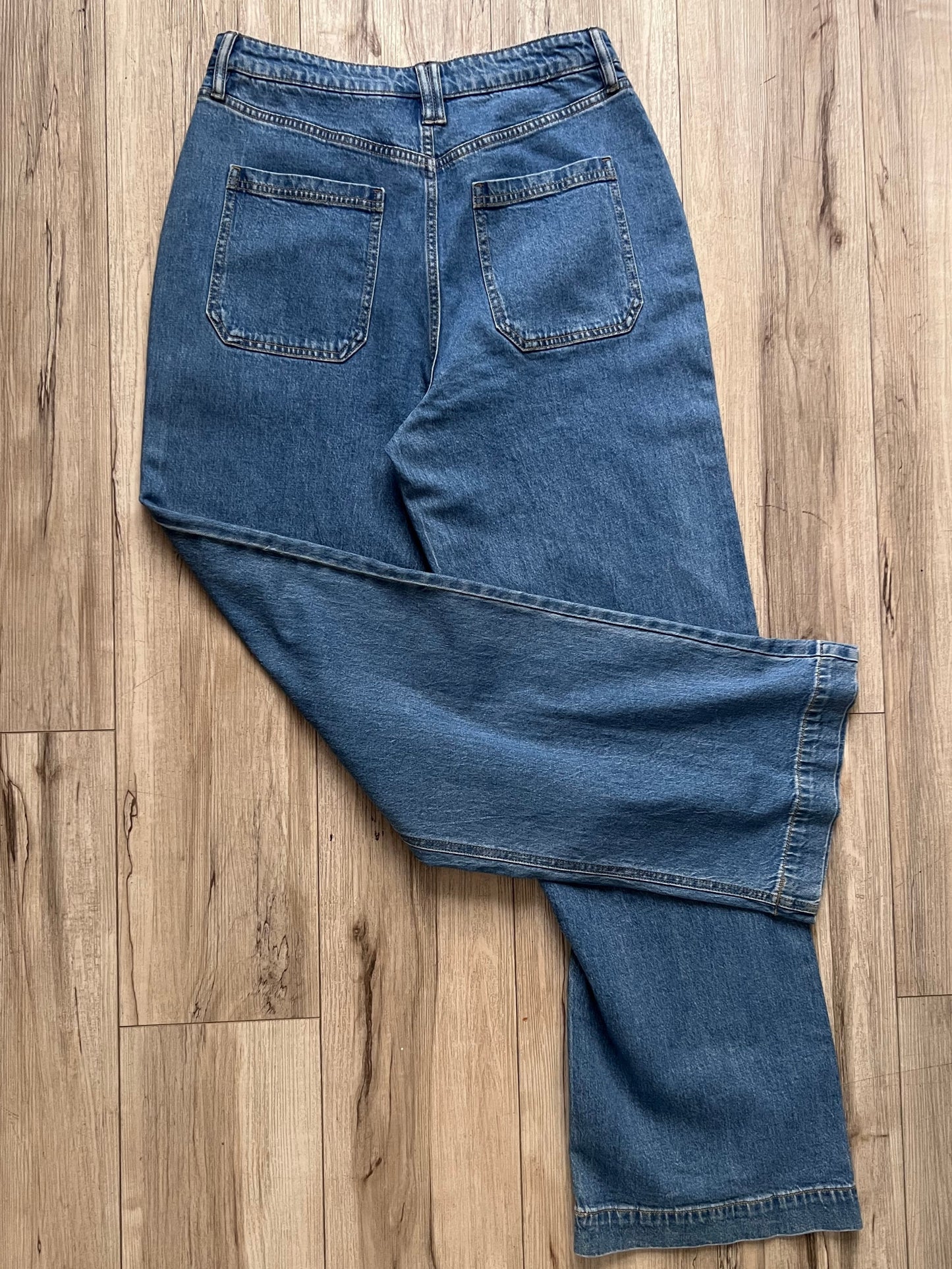 "On 34th" high-rise and wide-leg jeans / Size 10