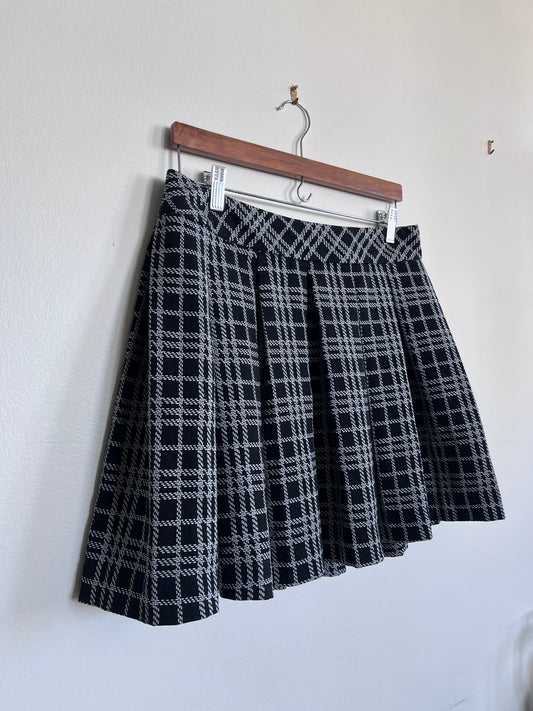 "Banana Republic" plaid black & white skirt - Size 8 (Petite)