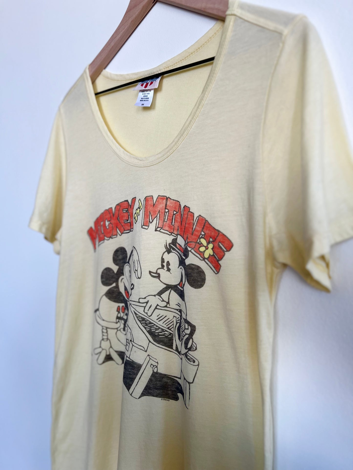 "Junk Food" Mickey Mouse & Minnie short sleeve t-shirt / Size M