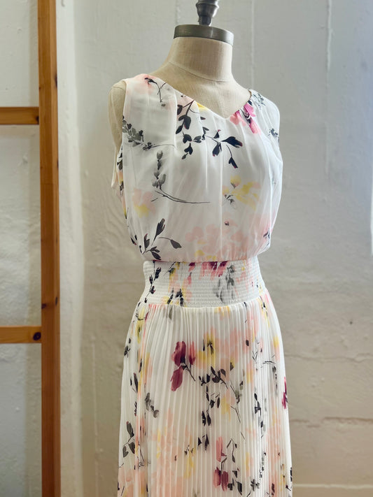 "White House Black Market" flower pleated dress - Size 4