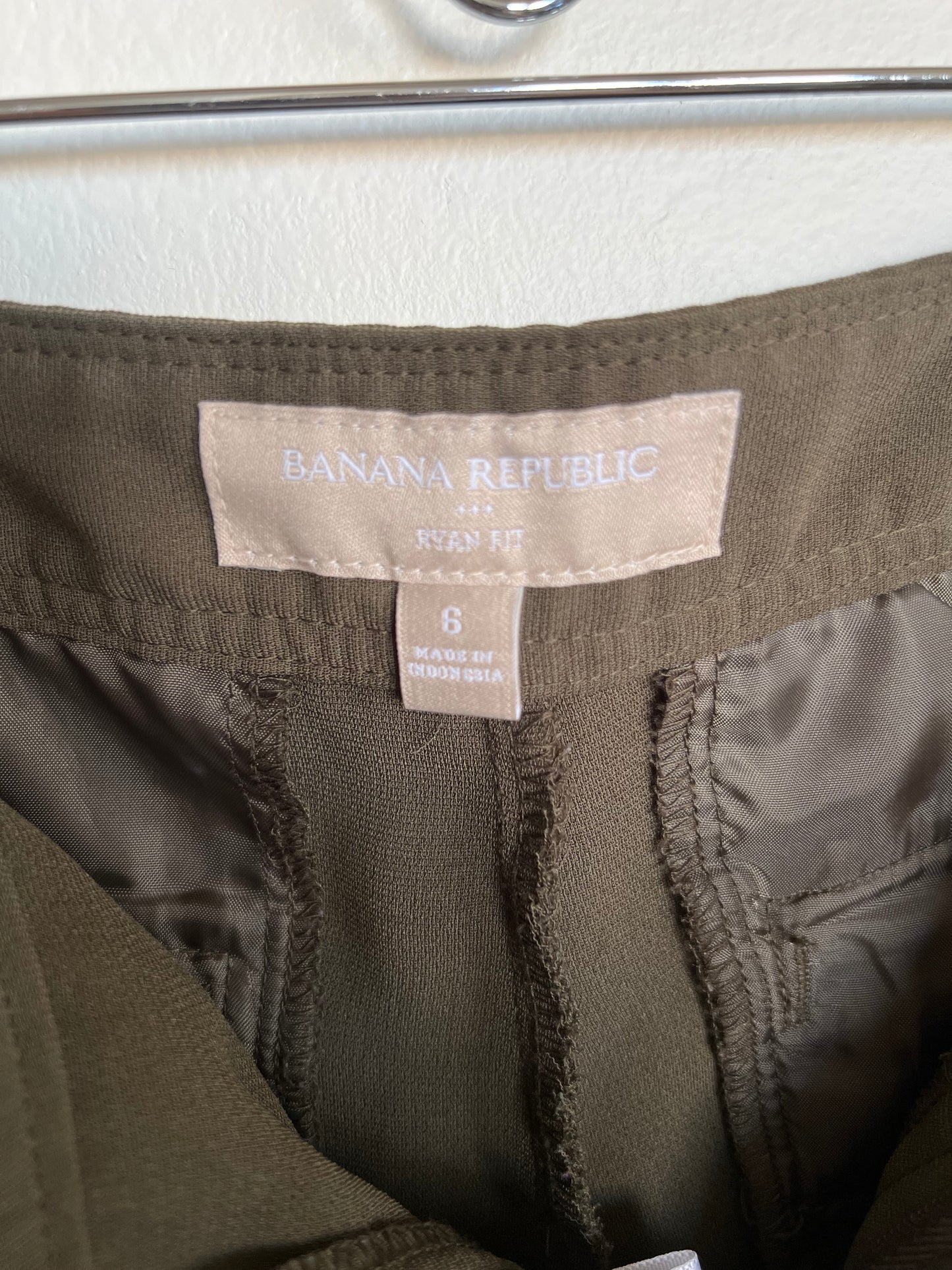 "Banana Republic" olive green shorts / Ryan fit - Size 6