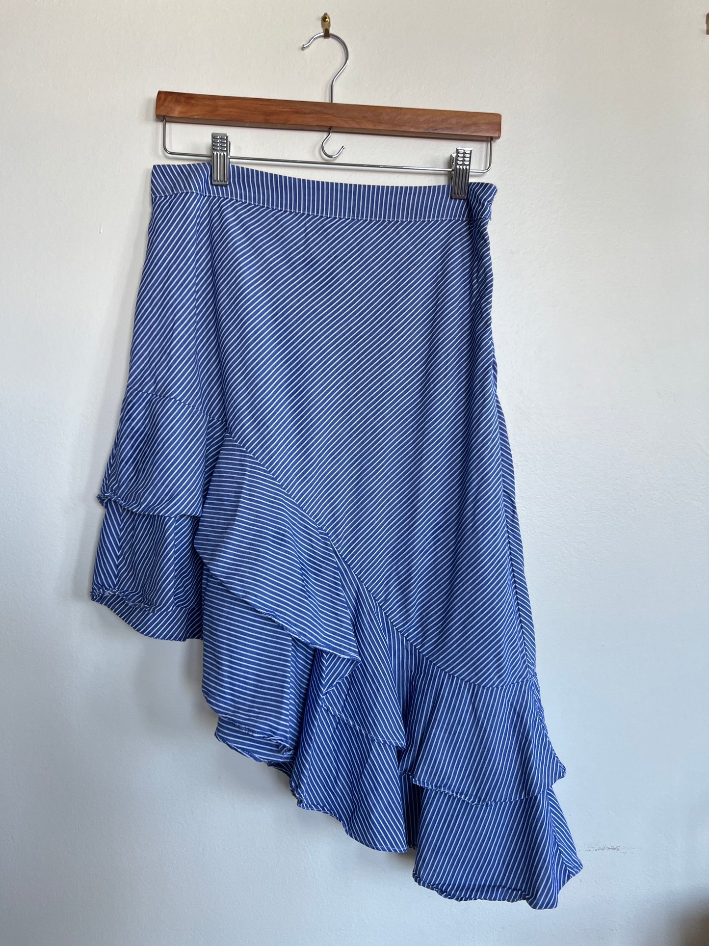 "And ea wy" stripes asymetrical blue cotton skirt / ruffle bottom - Size 6