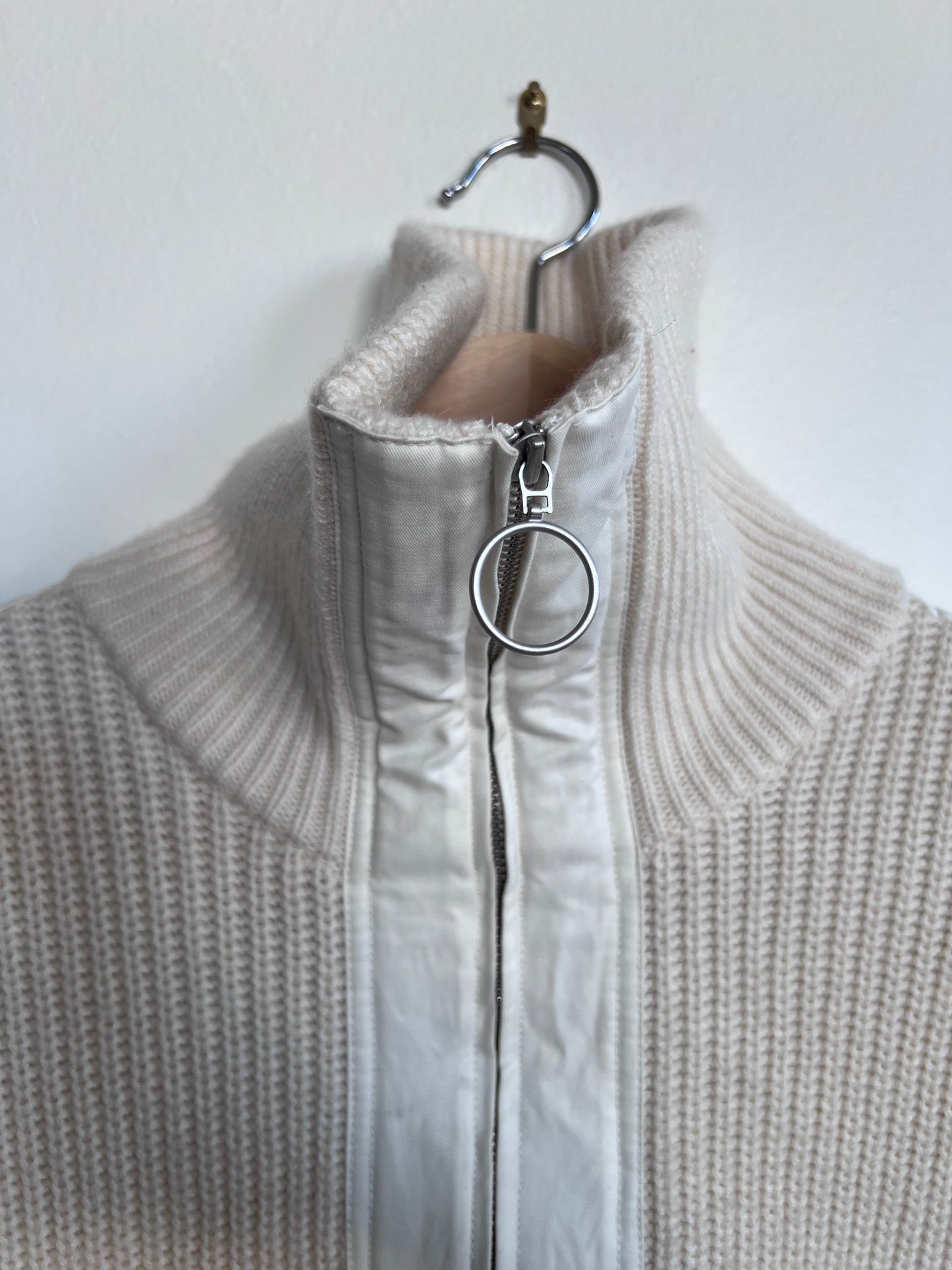 "And other stories" white sweater / zip up with pockets and leather shoulders - Size S