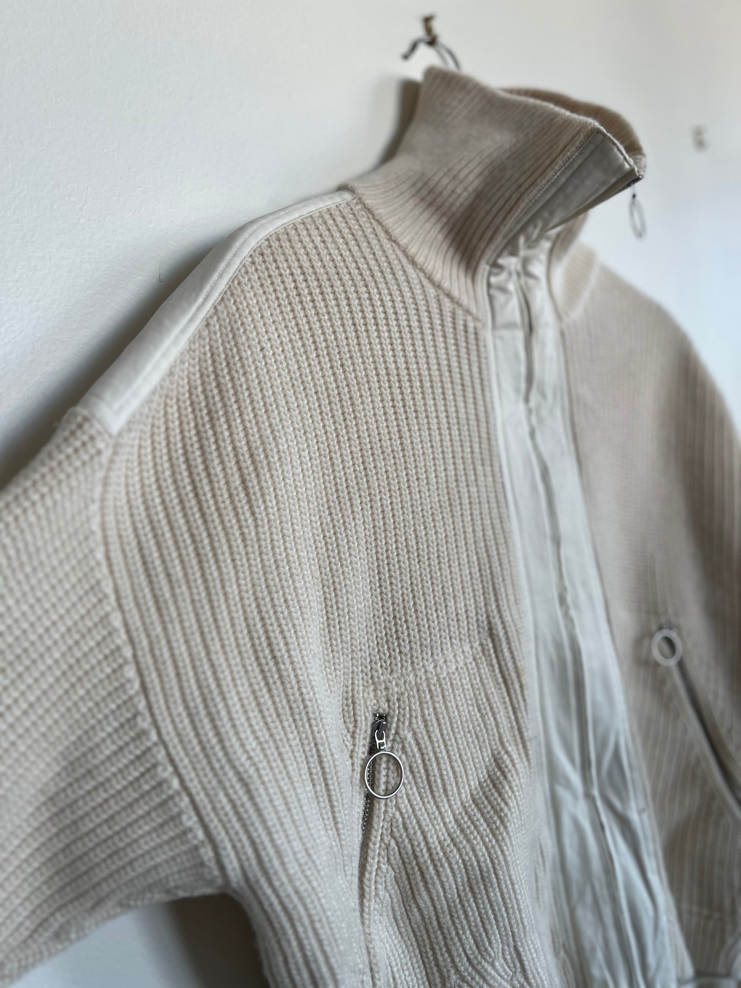 "And other stories" white sweater / zip up with pockets and leather shoulders - Size S