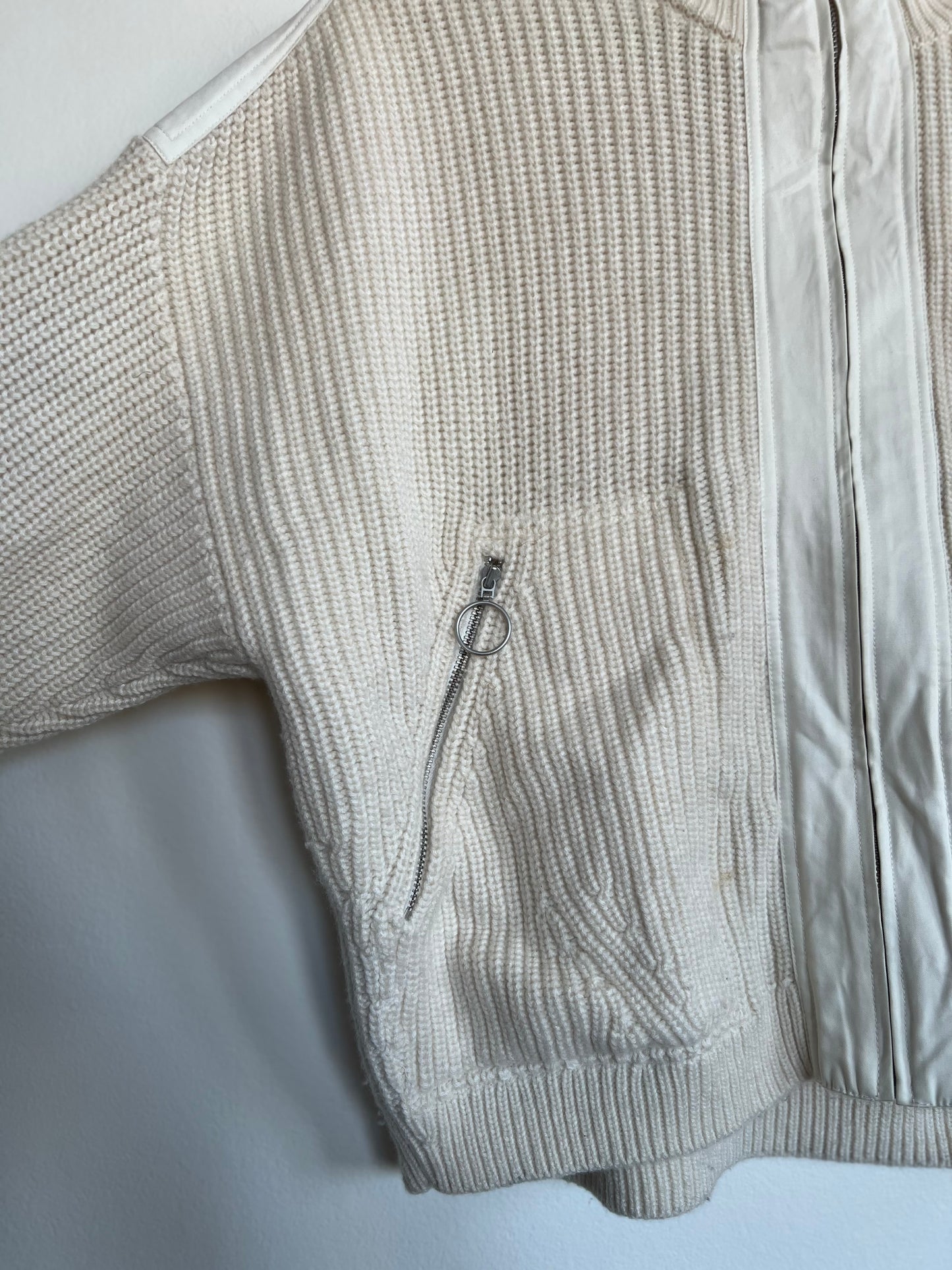 "And other stories" white sweater / zip up with pockets and leather shoulders - Size S