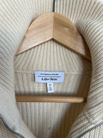 "And other stories" white sweater / zip up with pockets and leather shoulders - Size S