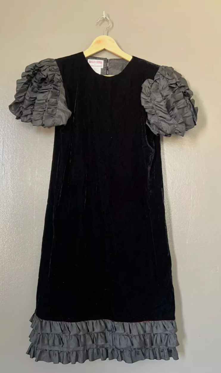 "Maggy London" Vintage velveteen black dress with puff sleeves - Size 8