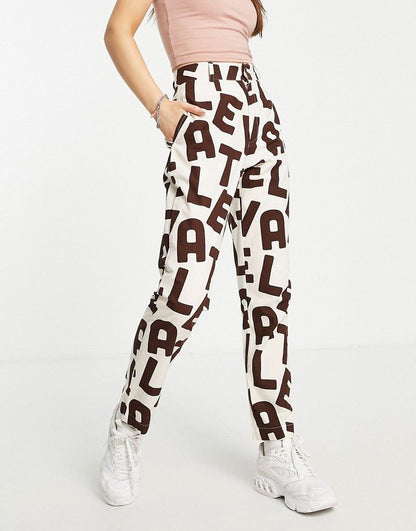 "Daisy Street" - relaxed fit pants in text graphic print / Size L